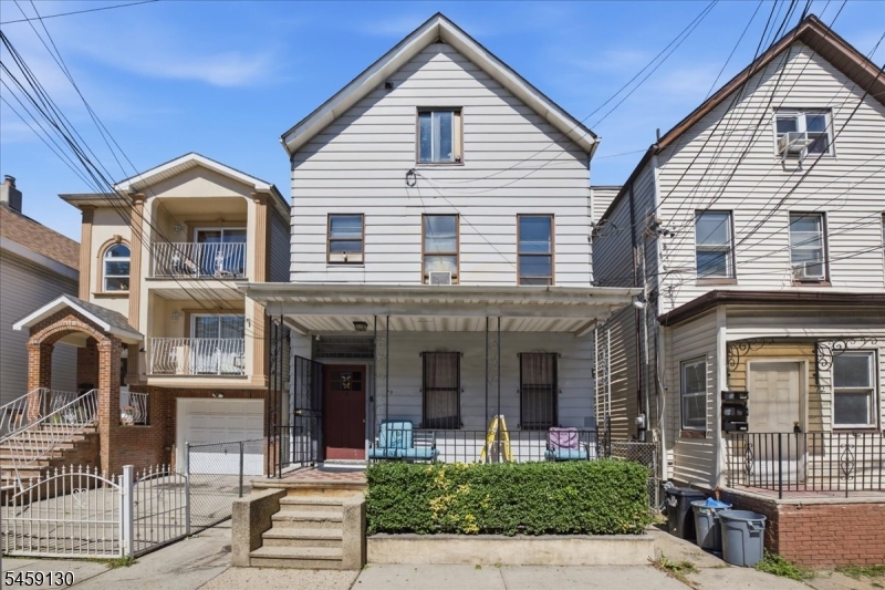 70 4Th St Property Photo 1