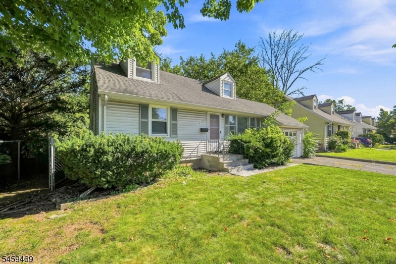 109 W Hanover Ave Property Photo 3