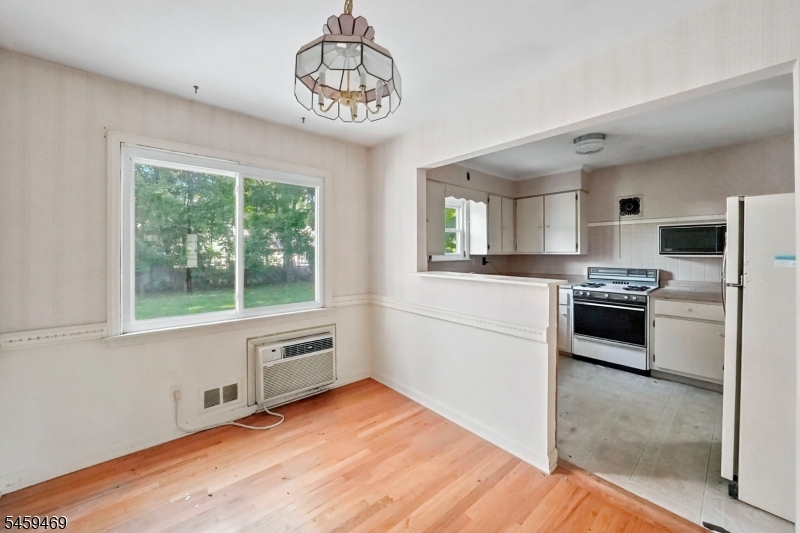 109 W Hanover Ave Property Photo 6