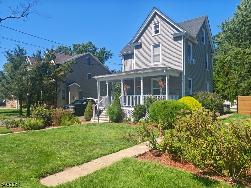 616 Center St Property Photo 1
