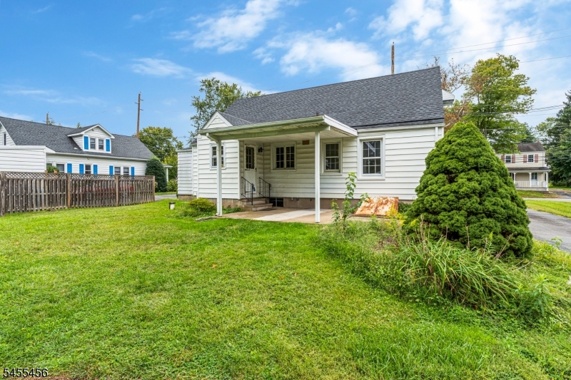 81 Hopewell Pennington Rd Property Photo 2