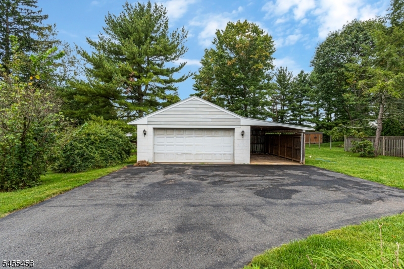 81 Hopewell Pennington Rd Property Photo 3