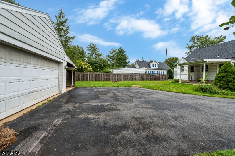 81 Hopewell Pennington Rd Property Photo 6