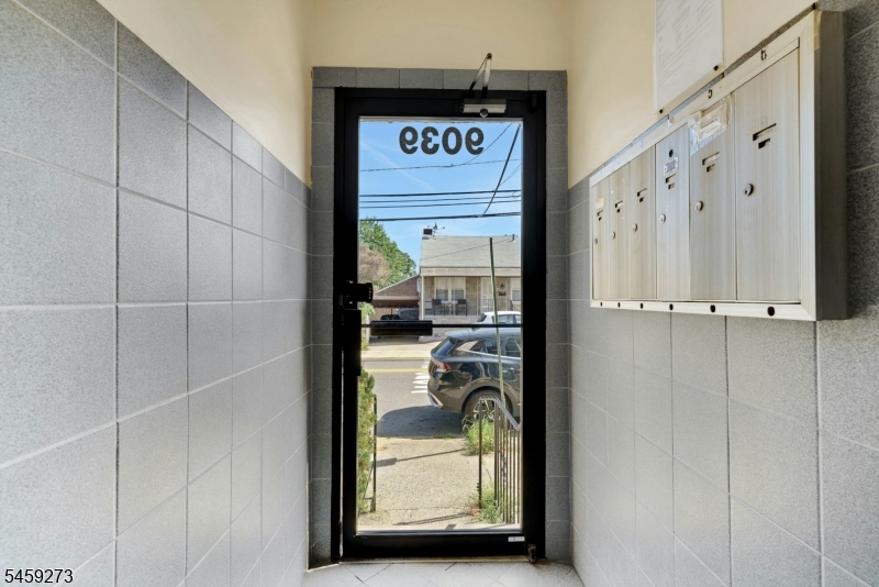 9039 Palisade Ave 4 Property Photo 3
