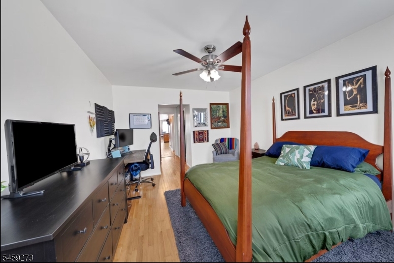9039 Palisade Ave 4 Property Photo 12