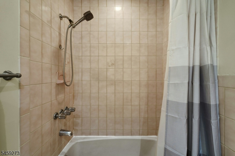 9039 Palisade Ave 4 Property Photo 14