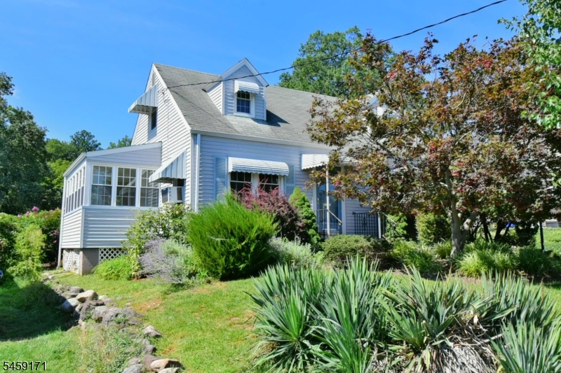 12 Woodside Ave Property Photo 1