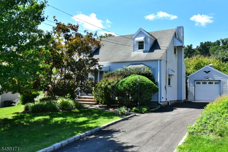 12 Woodside Ave Property Photo 2