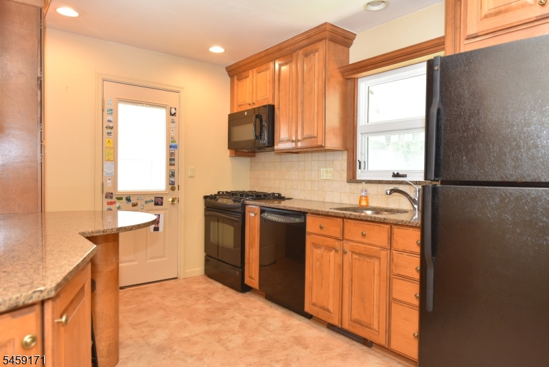 12 Woodside Ave Property Photo 7
