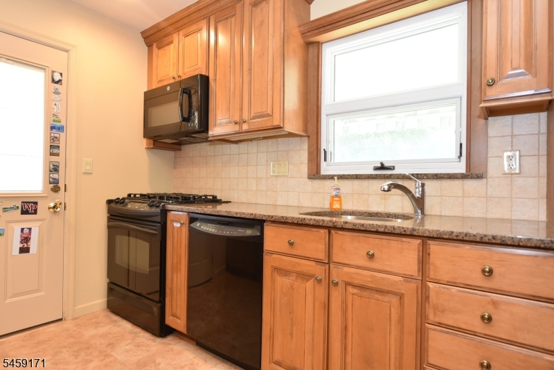 12 Woodside Ave Property Photo 8
