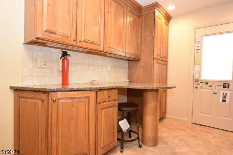 12 Woodside Ave Property Photo 9
