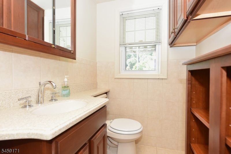 12 Woodside Ave Property Photo 17