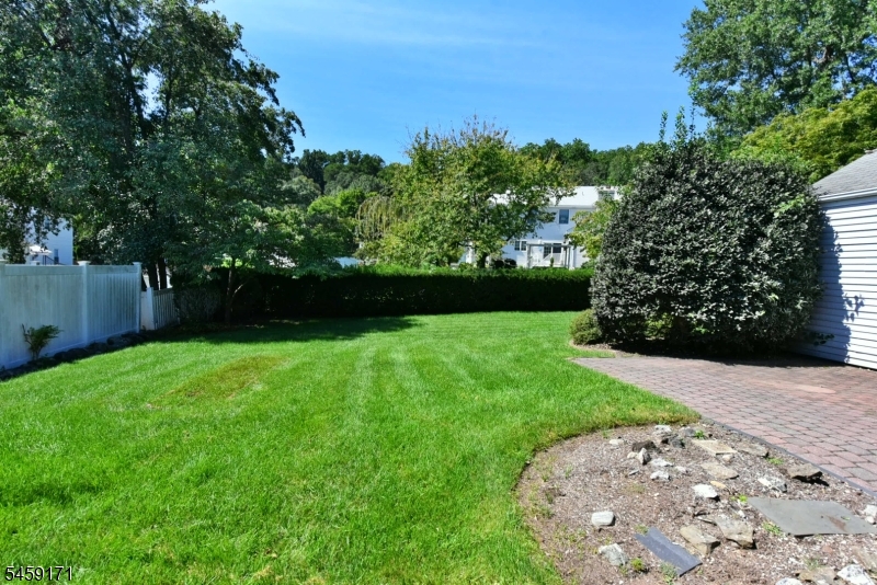 12 Woodside Ave Property Photo 24
