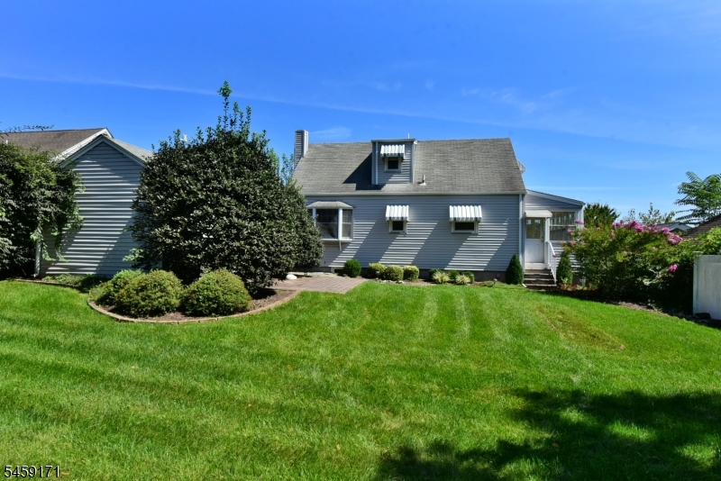 12 Woodside Ave Property Photo 26