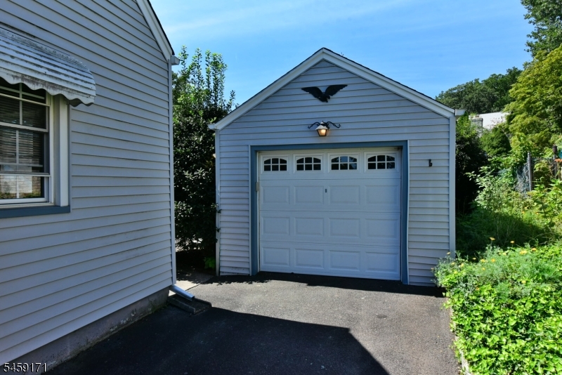 12 Woodside Ave Property Photo 27