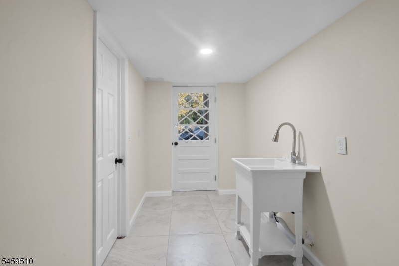 190 Watchung Ave Property Photo 28