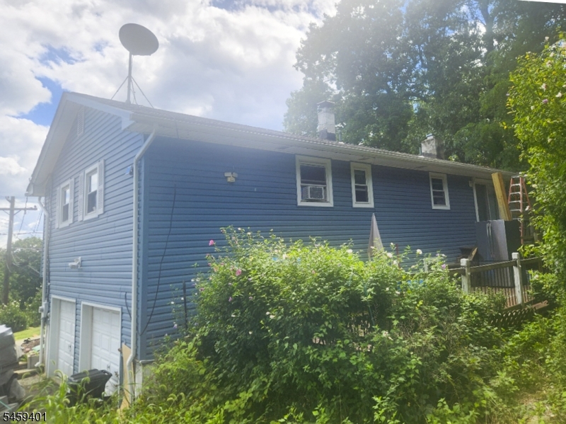 15 Conklin Ave Property Photo 4