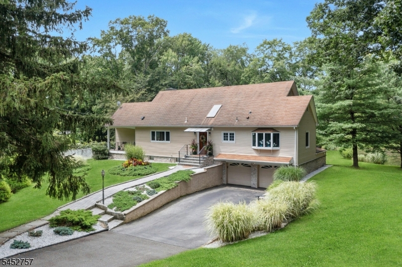 25 Bryers Ln Property Photo 1