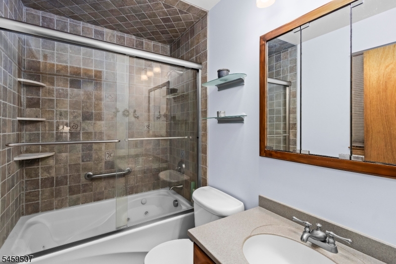 20 Edward Dr Property Photo 16