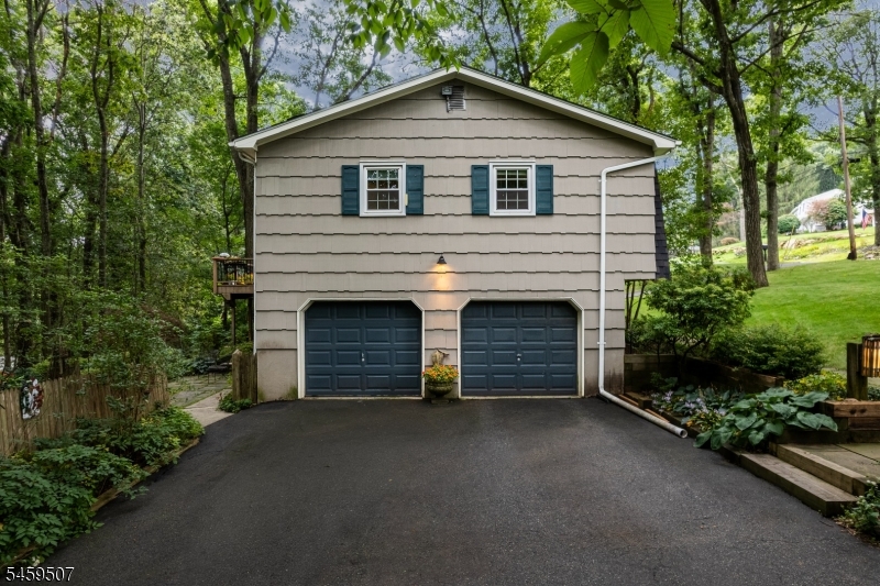 20 Edward Dr Property Photo 27