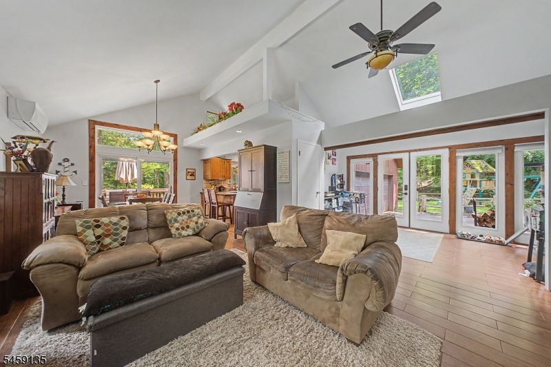 451 W Brook Rd Property Photo 3