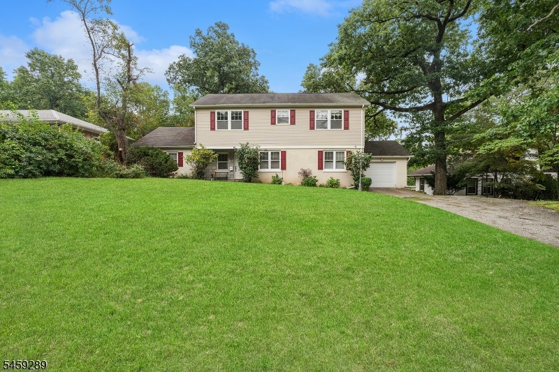 498 Morris Ave Property Photo 1