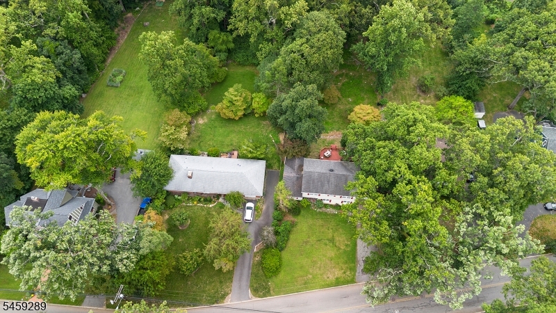 498 Morris Ave Property Photo 4