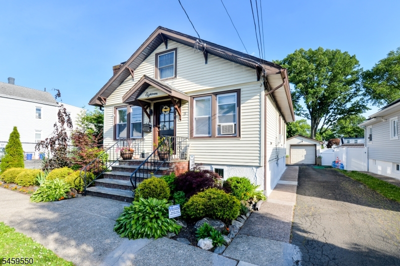 18 Parker Ave Property Photo 1