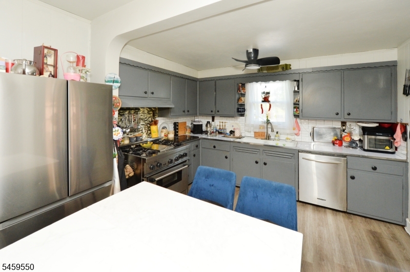 18 Parker Ave Property Photo 5