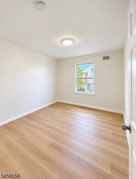 328 Hawthorne Ave 1 Property Photo 4