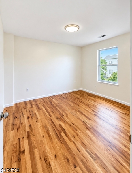 328 Hawthorne Ave 1 Property Photo 6