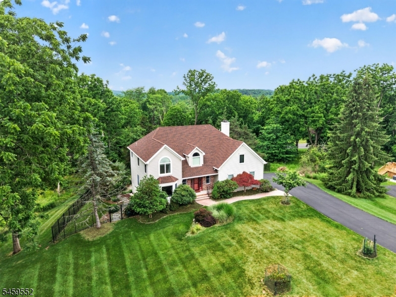6 Chaucer Dr Property Photo 2