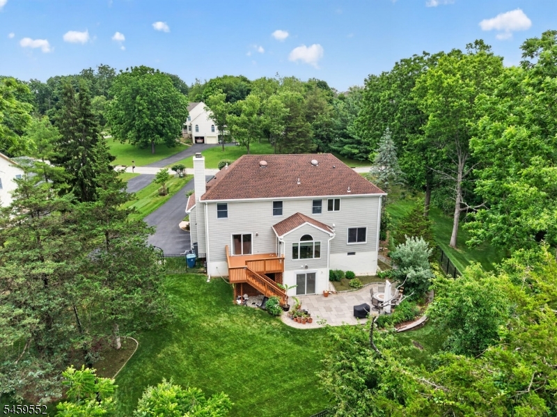 6 Chaucer Dr Property Photo 3