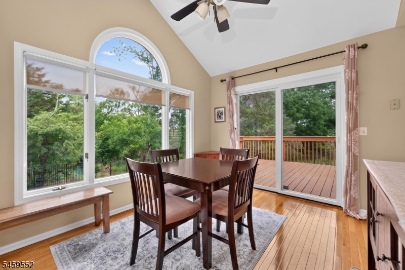 6 Chaucer Dr Property Photo 10