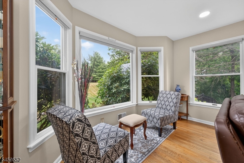 6 Chaucer Dr Property Photo 13