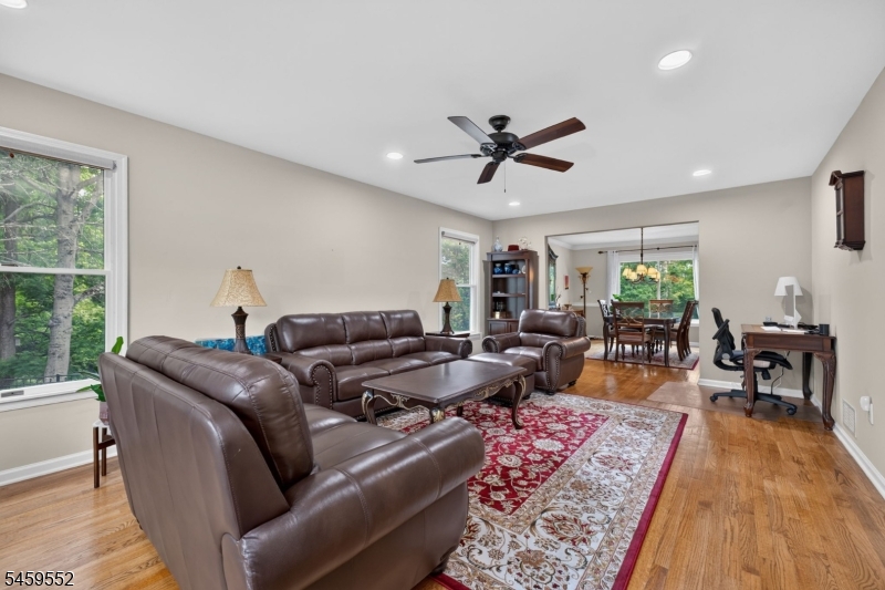 6 Chaucer Dr Property Photo 14