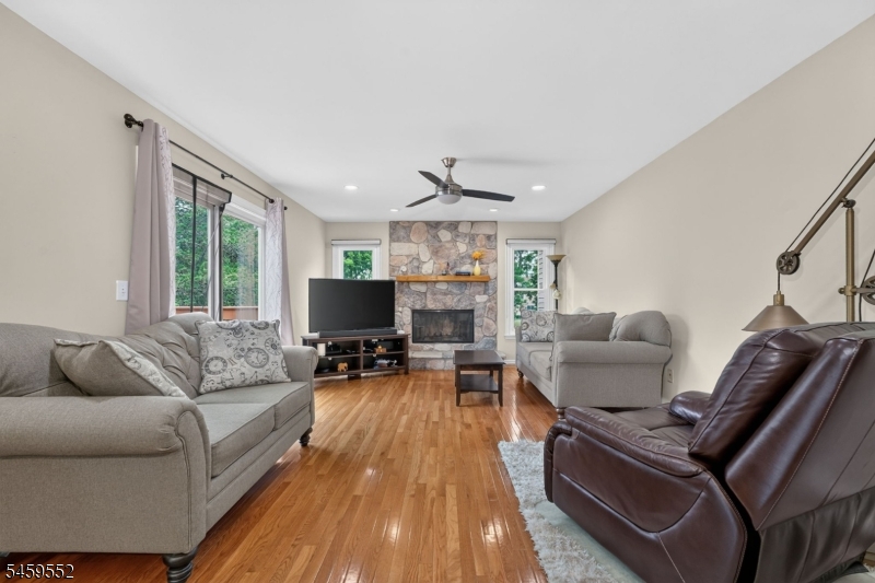 6 Chaucer Dr Property Photo 17