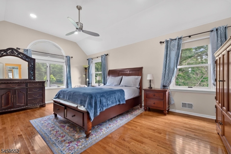 6 Chaucer Dr Property Photo 22