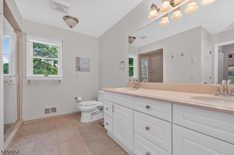 6 Chaucer Dr Property Photo 25