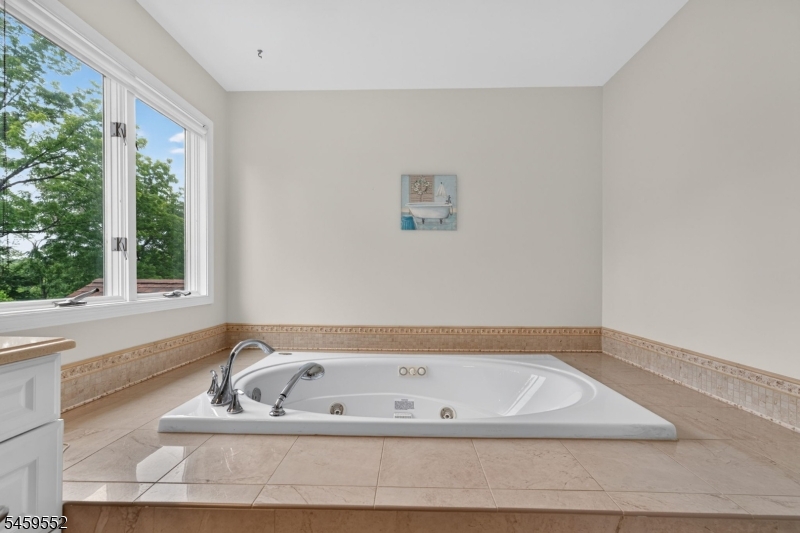6 Chaucer Dr Property Photo 26