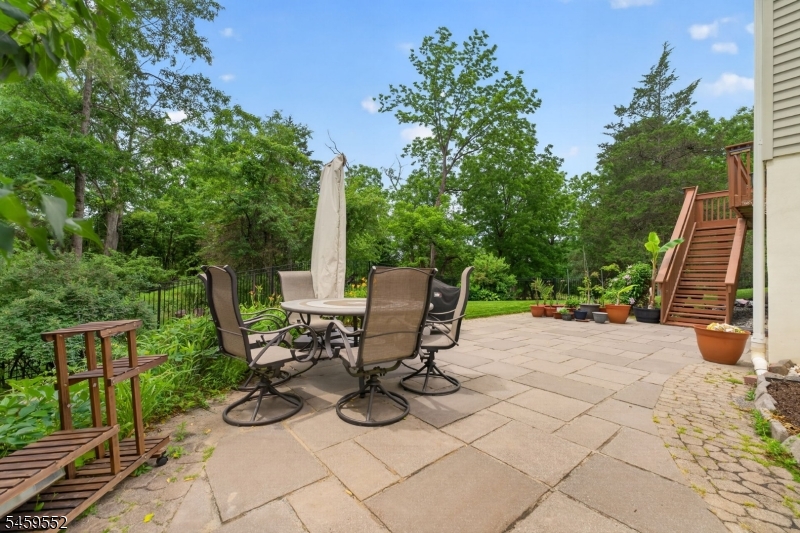 6 Chaucer Dr Property Photo 41