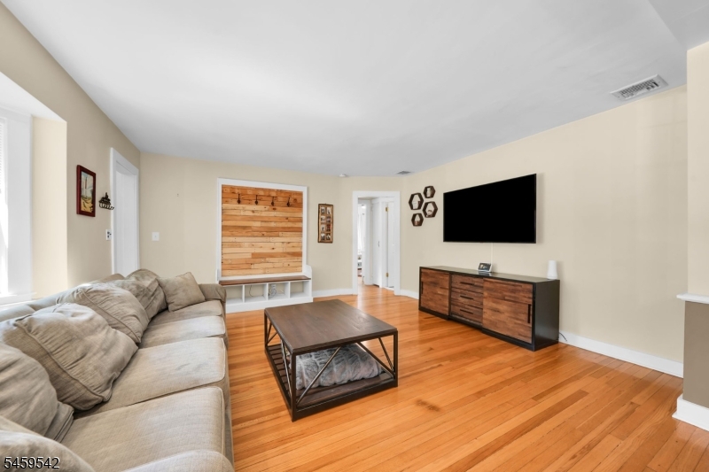 89 Grove St Property Photo 1