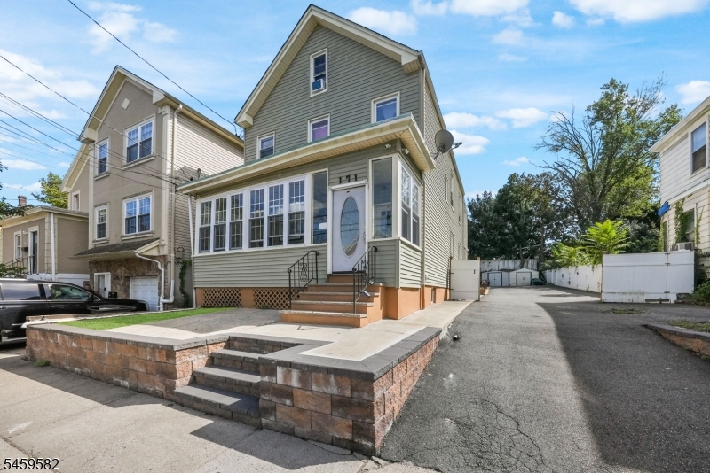 171 Burgess Pl Property Photo 1