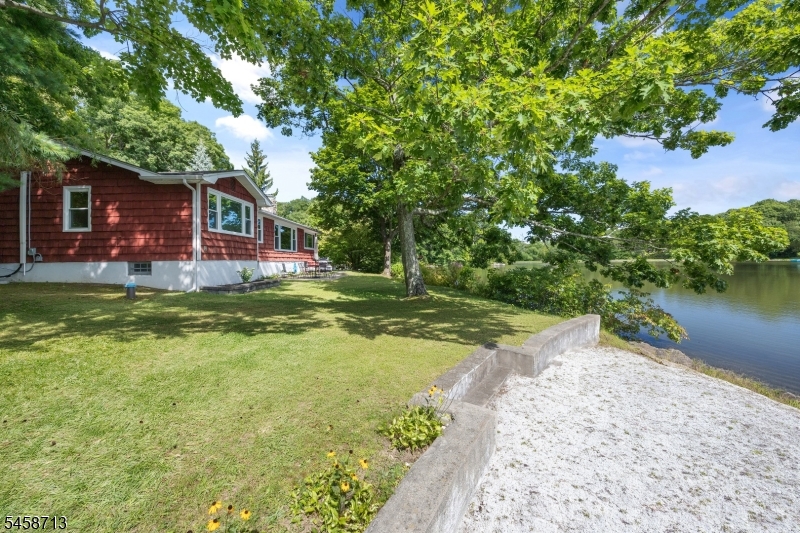 517 Pocasset Rd Property Photo 3