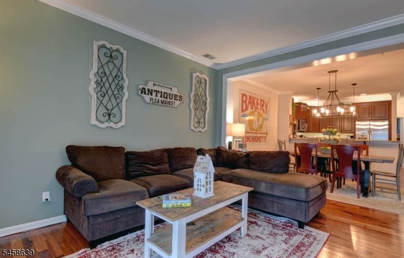 102 River Pl Property Photo 3
