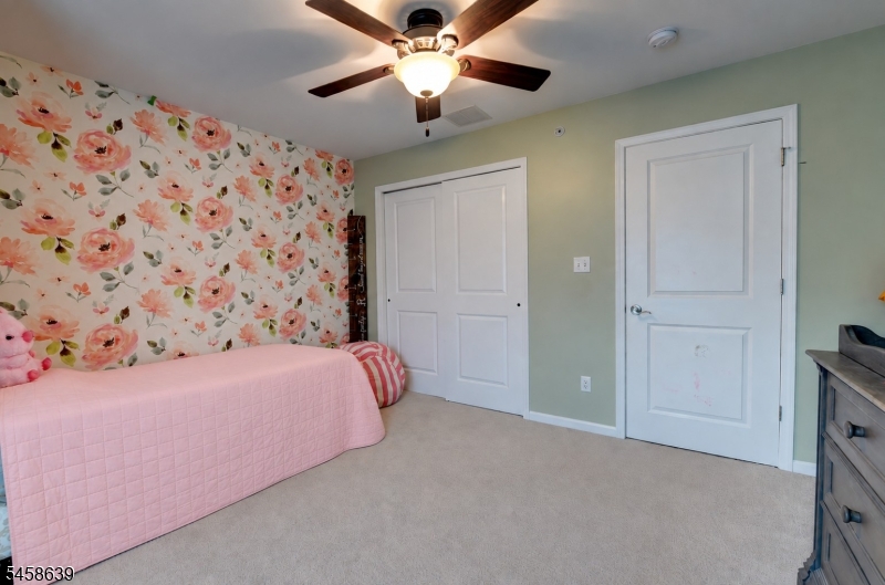 102 River Pl Property Photo 17