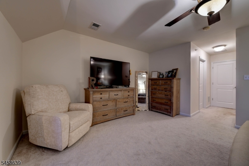 102 River Pl Property Photo 21