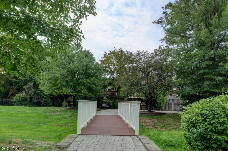 102 River Pl Property Photo 24