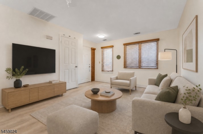 7 Westchester Ter Property Photo 4