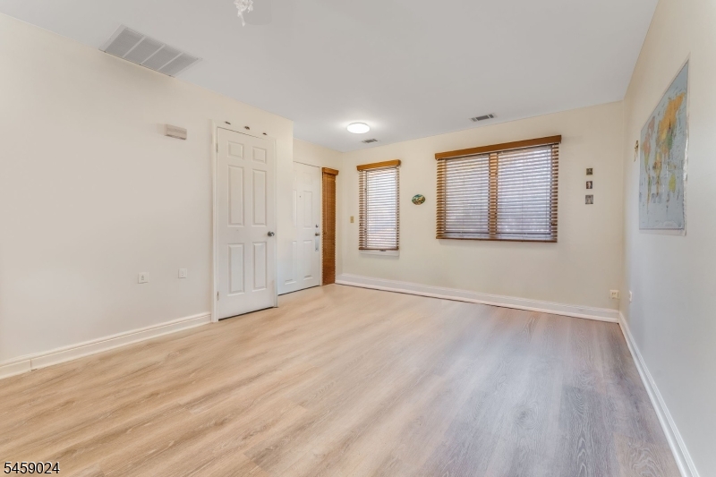 7 Westchester Ter Property Photo 5